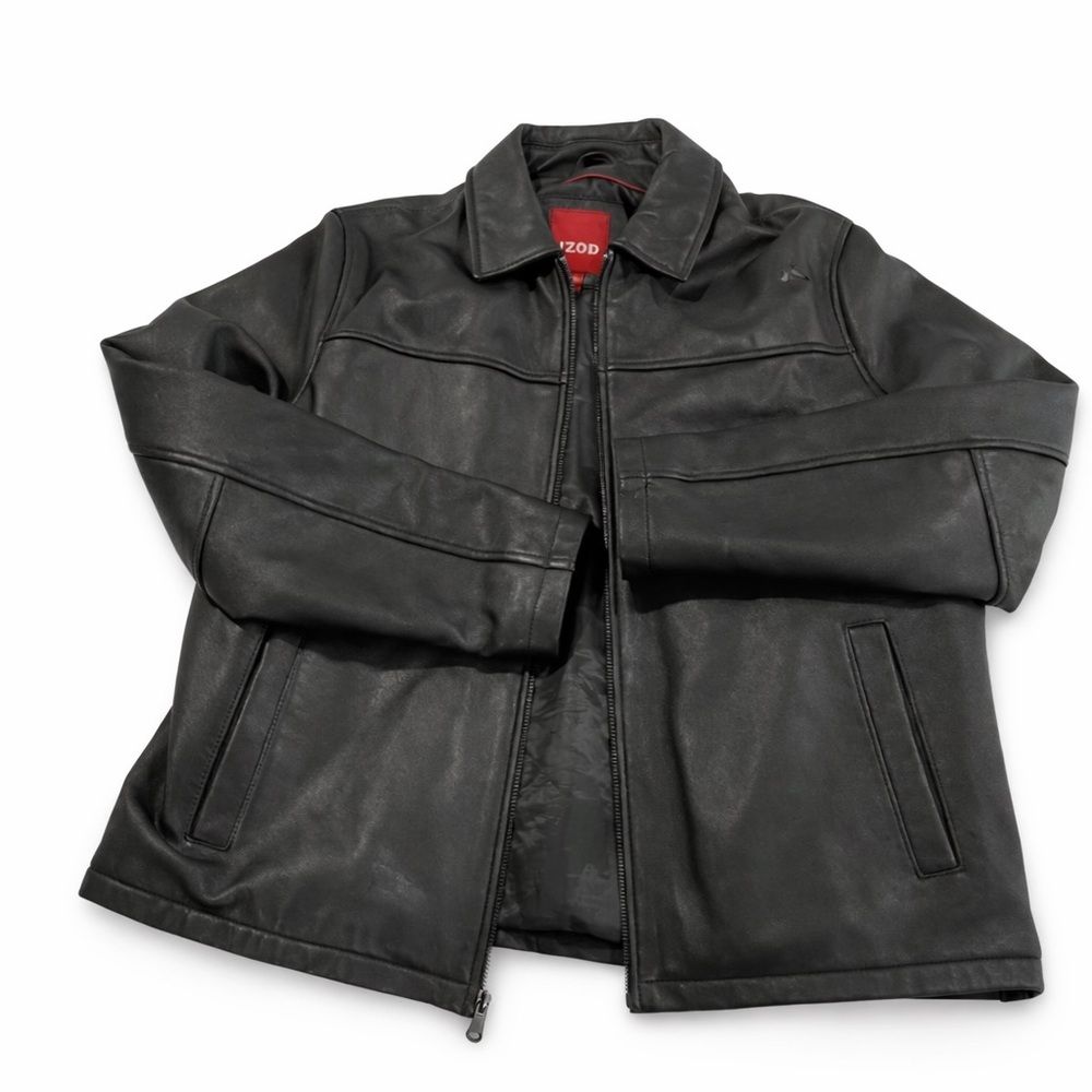 IZOD Men’s Black Leather Jacket Sz L Zip Front – Small tear